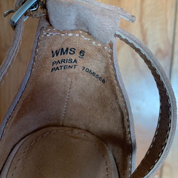 Report EUC pink/nude fuzzy peep toe high heel sandals Size 6 - Picture 7 of 7